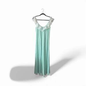 VTG 60s CLAIRE SANDRA by LUCIE ANN Nylon Floor Length Nightgown Ecru Lace Sz S